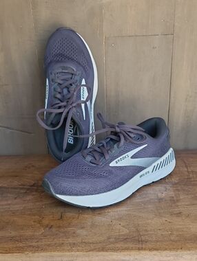 EUC Brooks Ariel 24 GTS Running Shoe Women's sz 8 Black/White Walking Sneakers